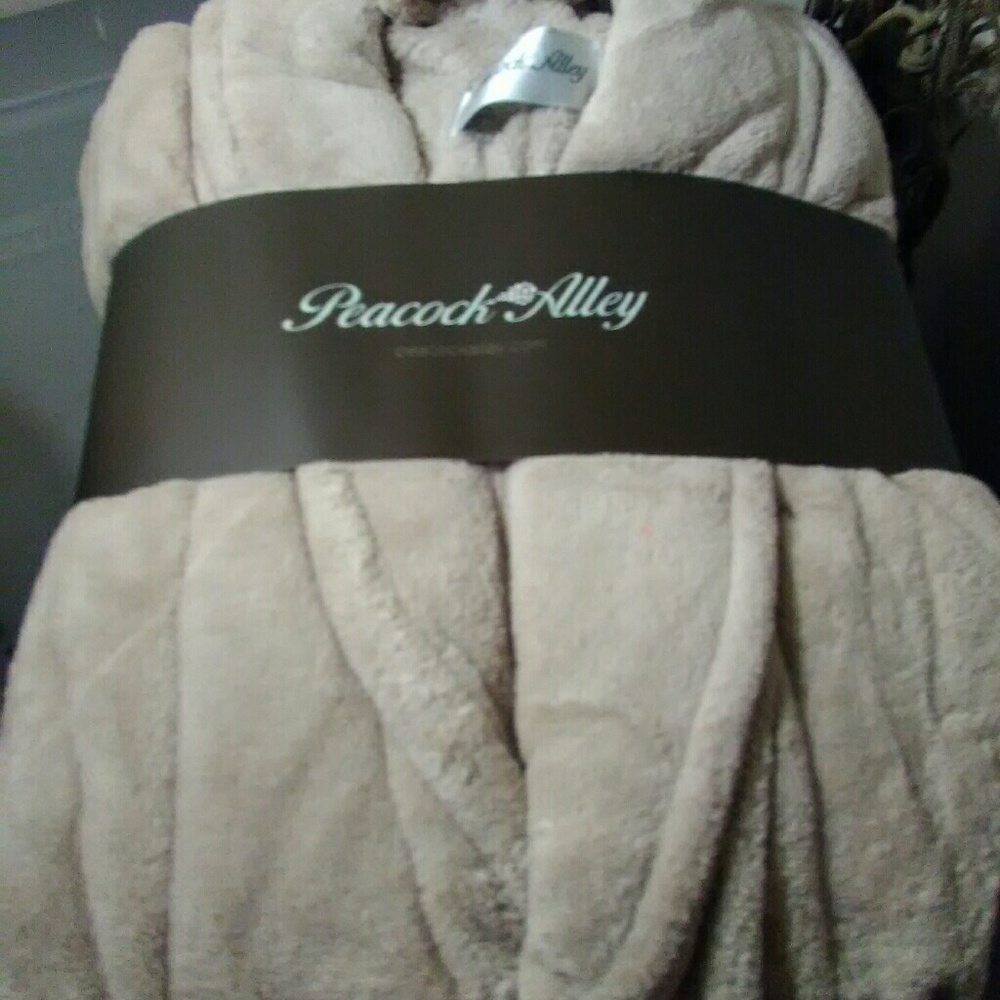 Peacock Alley Spa Resort Bathrobe